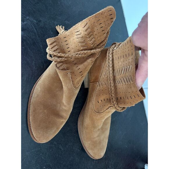 Dolce Vita Shoes - Dolce Vita Tan booties